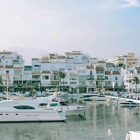 Banus Beach Apartament *