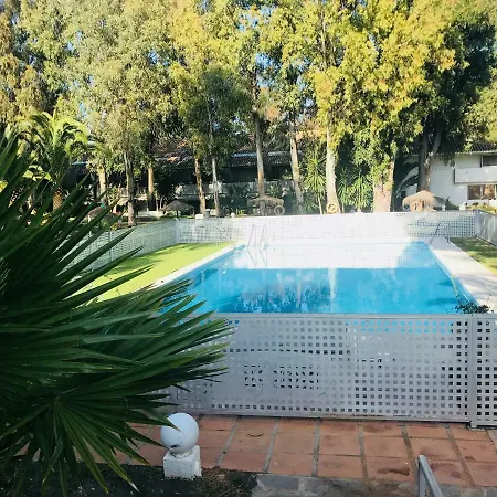 Banus Beach Apartament *